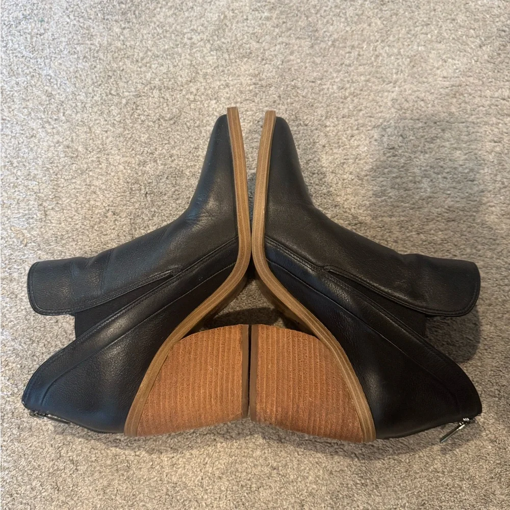 Vince Camuto Black Leather Gradina Block Heel Bootie 9.5